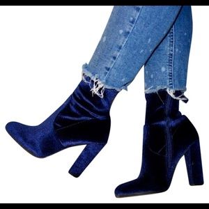 steve madden — brisk velvet sock heel booties sz 8